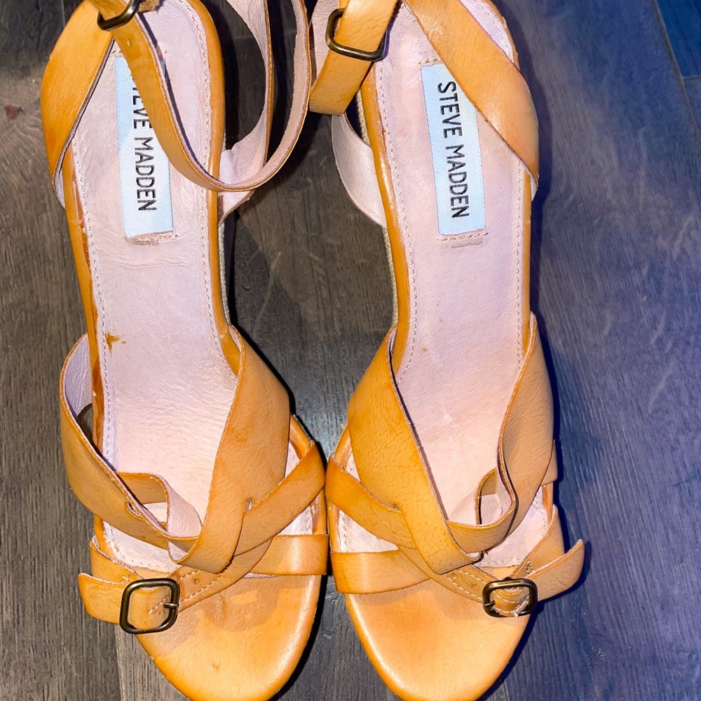 These are used Steve Madden wedges, size 8.5 in Women’s, and they are tan. - Picture 2 of 4